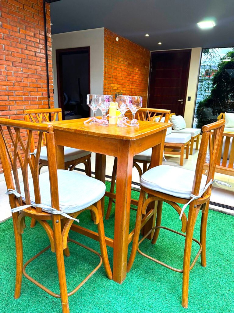 Juego tipo bar - Conjunto de 1 mesa y 4 sillas